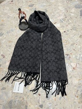 Coach Signature Scarf NWT